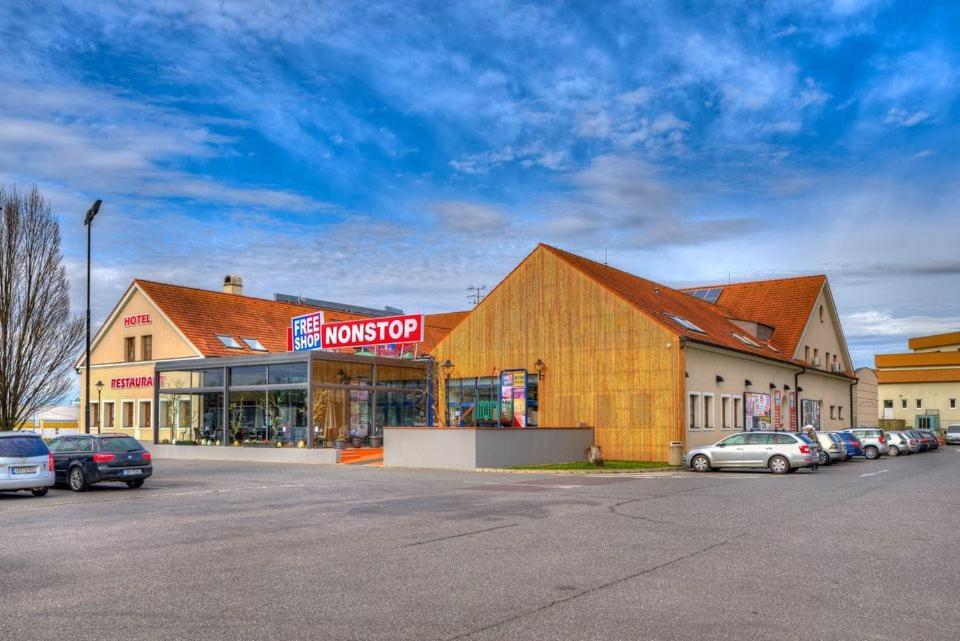 Hotel Itvv Chvalovice  Exterior foto